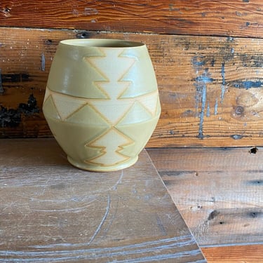 Vase - Yellow and Beige Triangles Pattern 
