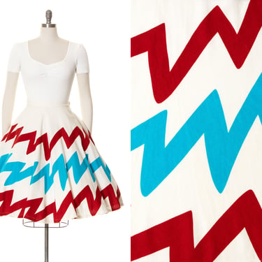 Vintage 1970s Circle Skirt | 70s does 50s Zig Zag Striped Printed Cotton White Swing Skirt (small) 