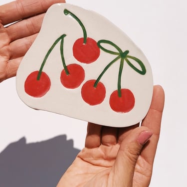 ceramic trinket dish. cherries 02. ring or jewelry tray. glazed stoneware. 4 inch plate. 