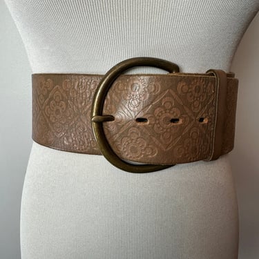 90’s Extra wide leather belt~ light tan wash tooled pattern~ large gold tone buckle 1990’s trend~ size LG 