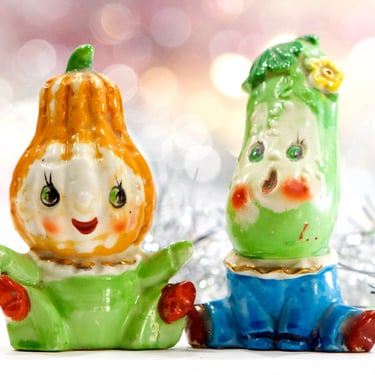 VINTAGE: 1950s - Vegetable Salt and Pepper Shakers - Made in Japan - Holiday, Whimsical, Home Decor 