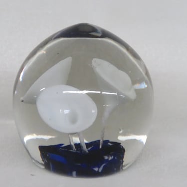 Hand Blown Art Glass White and Blue Calla Lily Flowers Paperweight 3719B