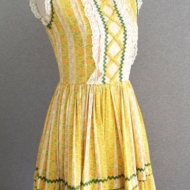 1950s - "Homespun Honey" -  Cottagecore - Rockabilly - Fit and Flare - Yellow Floral - Square Dance - Small 4/6 