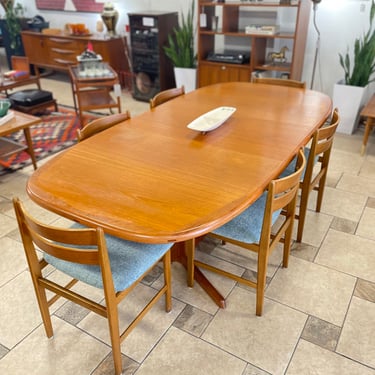 Danish Teak Oval Dining Table with Two Leaves by Dyrlund