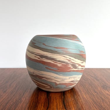 Niloak Mission Swirl Pottery Round Vase 4 1/4” - Arts and Crafts Era - Second Art Mark ca. 1925-1930's 