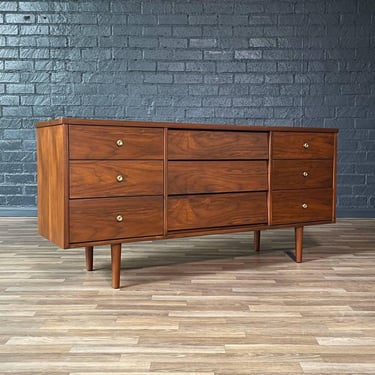Mid-Century Modern Walnut Dresser by Harmony House, c.1960’s 