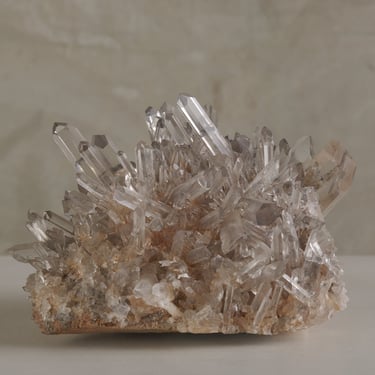 HIGHLY TRANSPARENT QUARTZ CRYSTAL