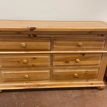Pine 6 Drawer Dresser from Broyhill