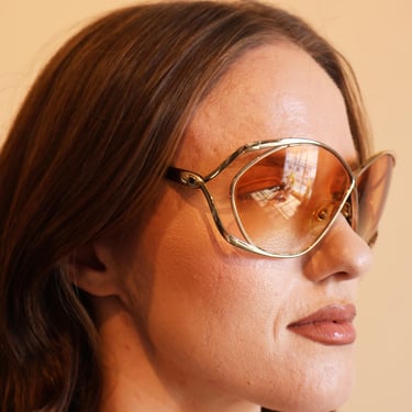 Vintage CHRISTIAN DIOR 2056 1980s Butterfly Sunglasses with CD Logo + Tortoise Frame Gold 80s Gradient 