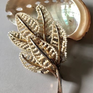 Vintage Faux Wire Pearl Leaves Brooch 