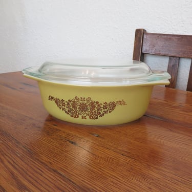 Vintage Pyrex Golden Garland Gold Oval 043 Casserole 1.5 qt. with Lid 