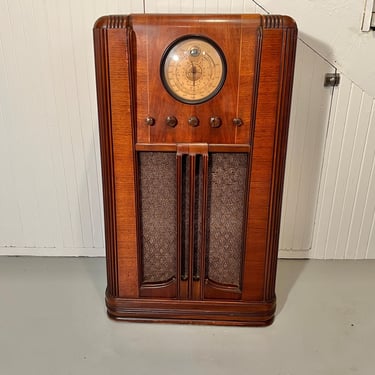 Stunning 1937 Silvertone 10-Tube 3-Band AM/SW/MP3/Bluetooth Console Radio, Elec Restored, Model 4486, Shipping is  EXTRA 