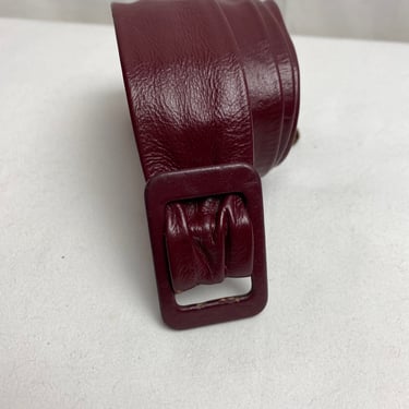 70’s deep red Burgundy Women’s leather dress belt~ chinch waist all leather~ adjustable open size up to 32” waist 