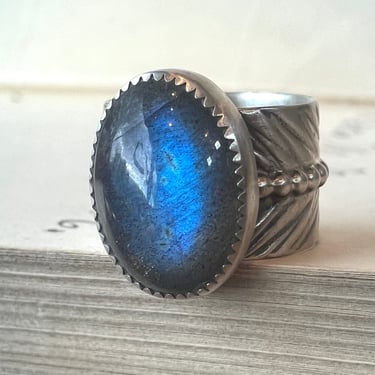 Sagitta Silver Thick Band - Labradorite - Size 5.75