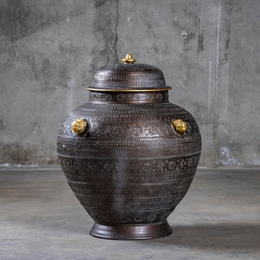 CHINESE TEMPLE JAR WITH GILT FU-DOG ACCENTS