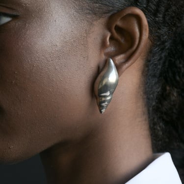 2973a / sterling silver shell earrings 