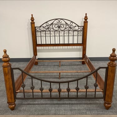 Queen bed (B120)