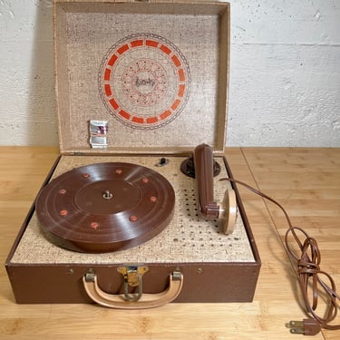 Nicely Working Spear Phonograph 78rpm, Owner's Manual, Extra Needles,  2-Tone Suitcase Model 20 