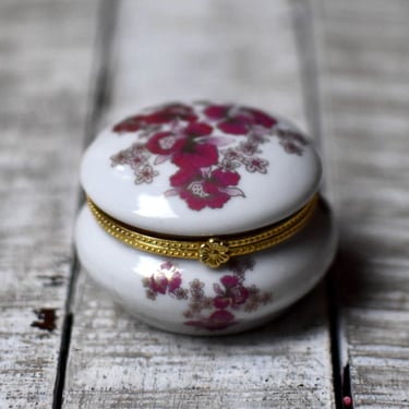 Vintage Porcelain Jewelry Box Women Vintage Gift Gilded Trinkets Box  Collectable Porcelain 