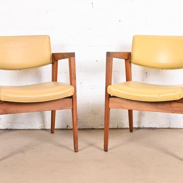 Jens Risom Style Mid-Century Modern Solid Walnut Lounge Chairs by Gunlocke, Pair