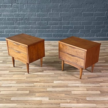 Pair of Mid-Century Modern Night Stands by Ward Furniture 