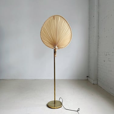 BRASS FLOOR LAMP WITH PALM LEAF SHADE IN THE STYLE OF INGO MAURER