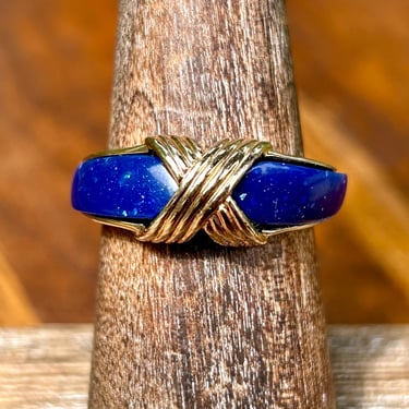 Vintage Avon Faux Lapis Lazuli And Gold Tone Criss Cross Ring Band Retro Fashion jewelry 