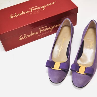 Vintage Salvatore Ferragamo Vara Pumps Shoes size 8 1/2 AAA Navy Blue Leather Vintage Pumps Low Heel Ferragamos 8 1/2 Narrow Made in Italy 