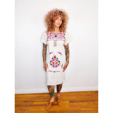 Mexican Dress // vintage sun Mexican hand embroidered floral 70s boho hippie cotton hippy off white midi mini // O/S 