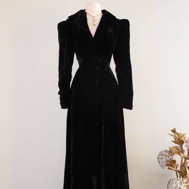 Dramatic 1930's Silk Velvet Full Length Evening Coat With Ivory Lining / Medium