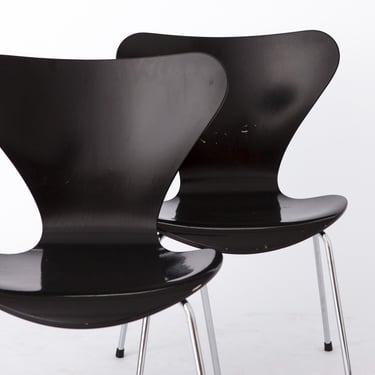 Pair of Arne Jacobsen Model 3107 Chairs - 1980s Danish Design by Fritz Hansen 