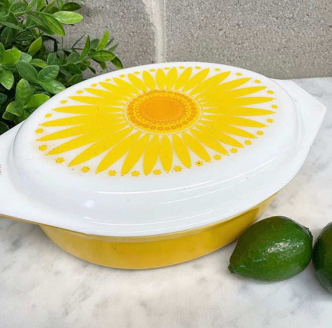 Vintage Pyrex Divided Casserole Yellow 1 1/2 Qt. Ovenware Dish No