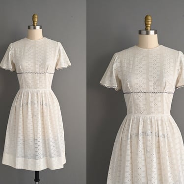 vintage 1950s White Cotton Eyelet Dress - Size Small 