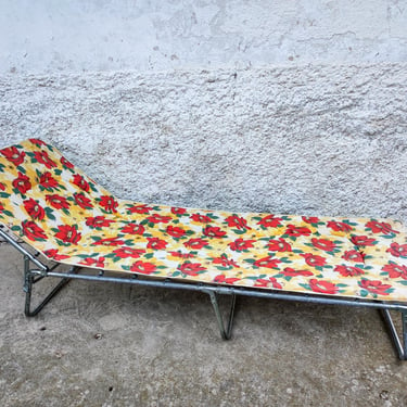 Vintage Patio Chair / Retro Deckchairs /Folding Flower Beach Chair / Canvas Sunbed Chair/ Portable Resting Chair /Old Canvas Chair /70s 