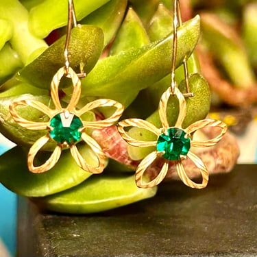 Vintage Green Gemstone Earrings Gold Tone Flower Pierced Ear Hook Retro Jewelry 