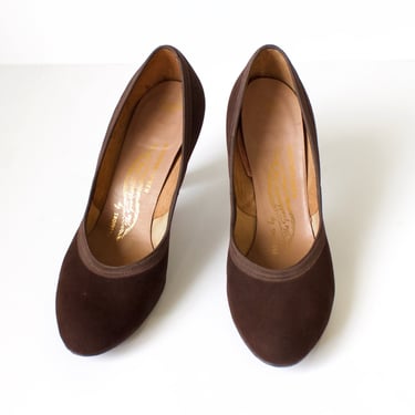 1940s Kerrybrooke Suede Babydoll High Heels - 40s Vintage Dark Brown Pumps - Size 7 
