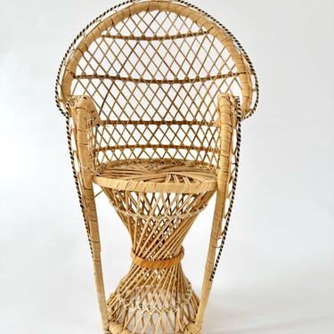 Wicker Peacock Chair Planter Vintage, Tall Woven Basket Planter, 70s Wicker Fan Chair Plant Holder, Boho Chic Home Decor, Plant Lover Gift 