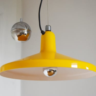 Midcentury Pendant Lamp Model Manta from Meblo for Guzzini/ Modern Ceiling Lamp/ Atomic Plastic Yellow Hanging Lamp from 1970/ Space Age 