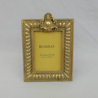 Bombay Co. Picture Frame - Chunky Gold Tone w/ Glass - Holds 2 1/2" x 3 1/2" Wallet Size Photo - Tabletop - 2x3 Frame 