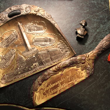 Vintage Washington Souvenir Crumb Catcher Dust Pan Shovel and tiny bust of George Washington 
