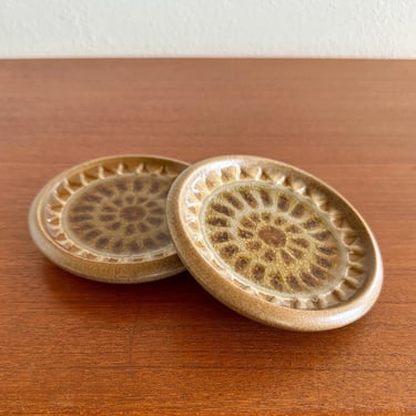 Midcentury Robert Maxwell ceramic and fritte glass coasters / sunburst pattern bar accessories / signed MCM California art pottery 