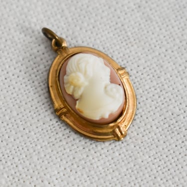 Vintage Small Oval Cameo Pendant 