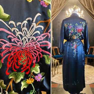 Vintage embroidered robe, flapper style, black silk dressing gown, Chinese robe, kimono style, chrysanthemums, spider mums, belted, pockets 