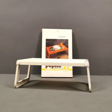 Guzzini Pepito, White side table,  design by Luigi Massoni, made in Italy 70's, breakfast and coffee table 