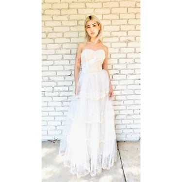 Tiered Wedding Dress // vintage boho country maxi lace strapless halter white hippie hippy 70s high waist 50s tulle 60s // XS 