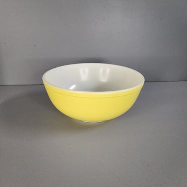 Large Yellow Pyrex 404 Mixing Bowl 4 Qt 