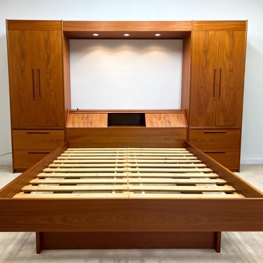 Danish Modern teak queen floating platform bed dresser wardrobe nighstand storage Westnofa mid century XLNT 