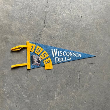 Vintage 1953 Wisconsin Dells American Indian Graphic Felt Souvenir Pennant 