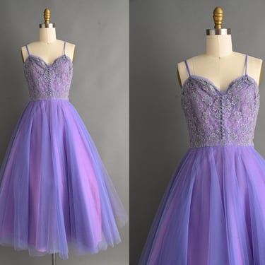 vintage 1950s Dress | Lavender Lace Sweetheart Full Skirt Party Prom Dress | Small 