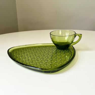 Set of 4 Vintage Avocado Green Glass Triangle Luncheon Plates with Matching Cups by Indiana Glass Company 